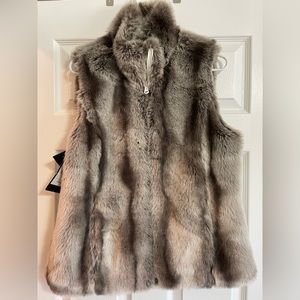 **NWT***Kristen Blake ladies small faux fur reversible vest